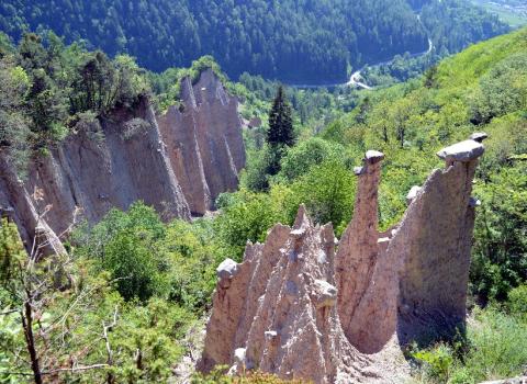 Dalle Piramidi alla Cascata del Lupo