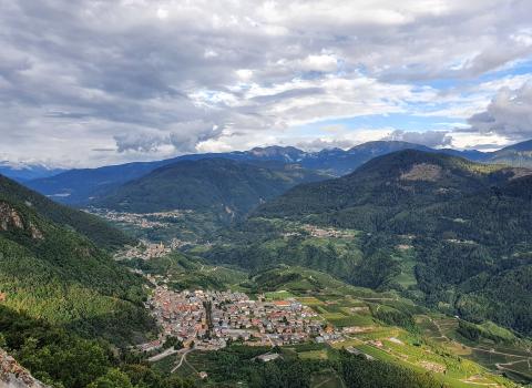 Il Piz de le Agole, balcone sulla valle Il Piz de le Agole, balcone sulla valle