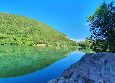 Il Lago di Lases e le “buse del giaz” Il Lago di Lases e le “buse del giaz”