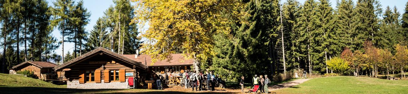Il Lago Santo e il Rifugio alpino Potzmauer Il Lago Santo e il Rifugio alpino Potzmauer