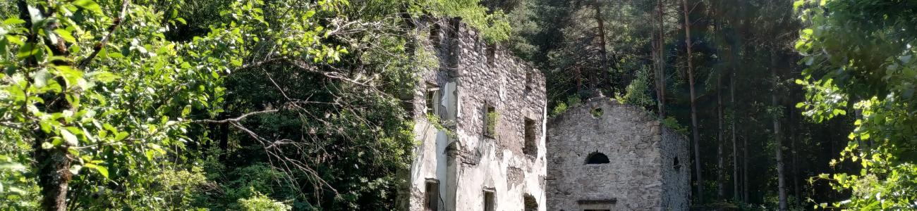 Il paese fantasma di Ischiazza Il paese fantasma di Ischiazza