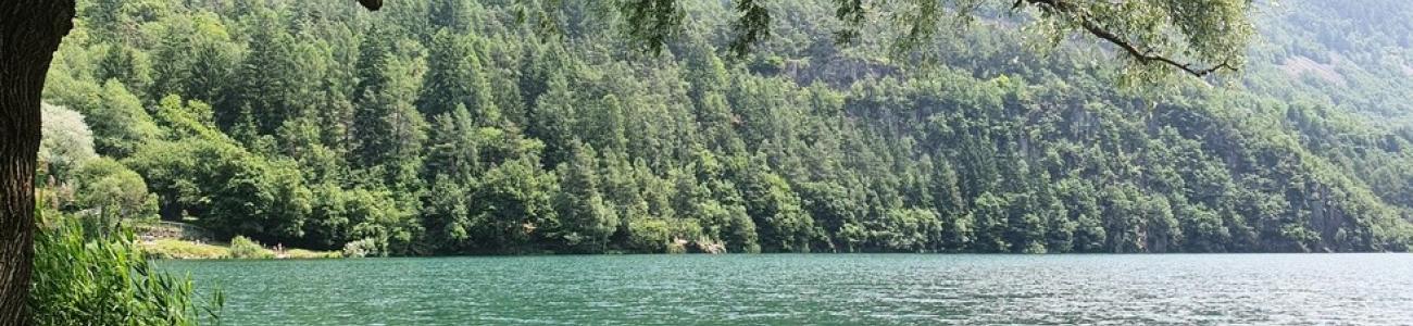 Il Lago di Lases e le “buse del giaz” Il Lago di Lases e le “buse del giaz”